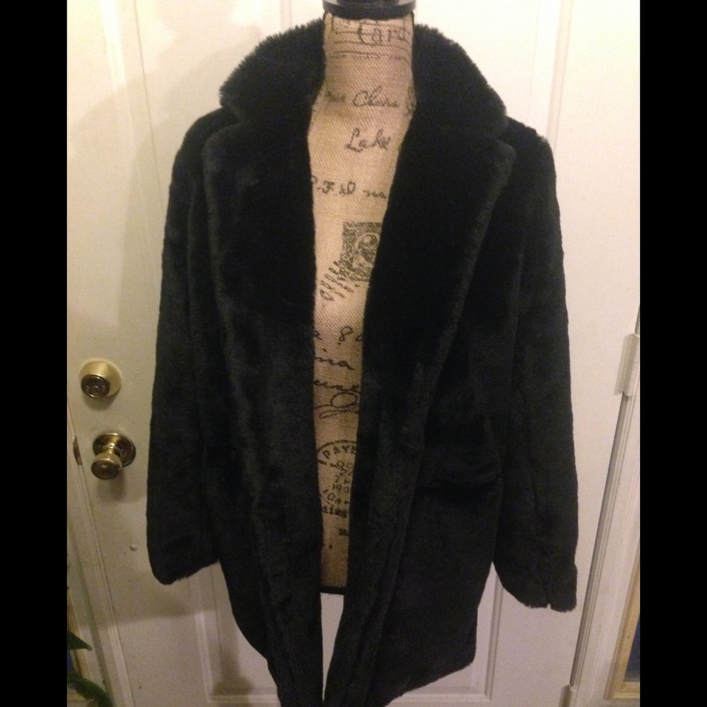 NWOT 🥳HP🥳 11/31 Elegant Black Faux Fur Jacket!!! - Picture 2 of 5